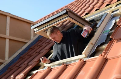 Pose de fenêtres de toit Velux à Doussay